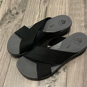 New Clarks sandals size 7